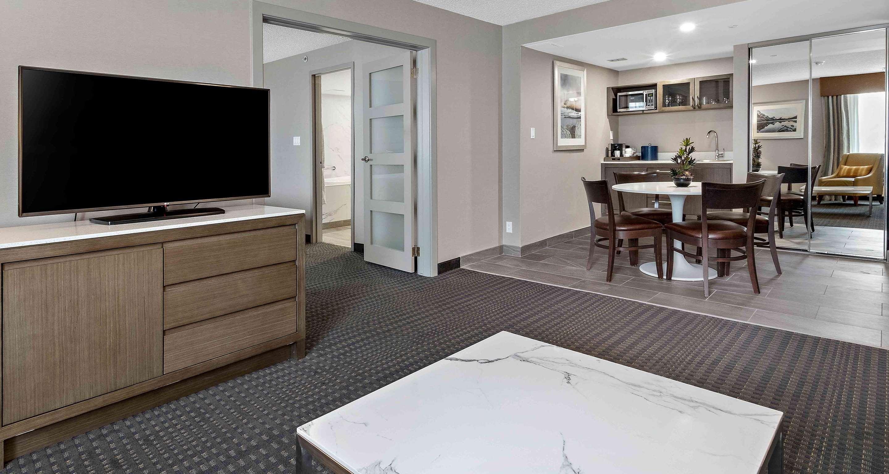 Best Western Premier Calgary Plaza Hotel & Conference Centre Bagian luar foto
