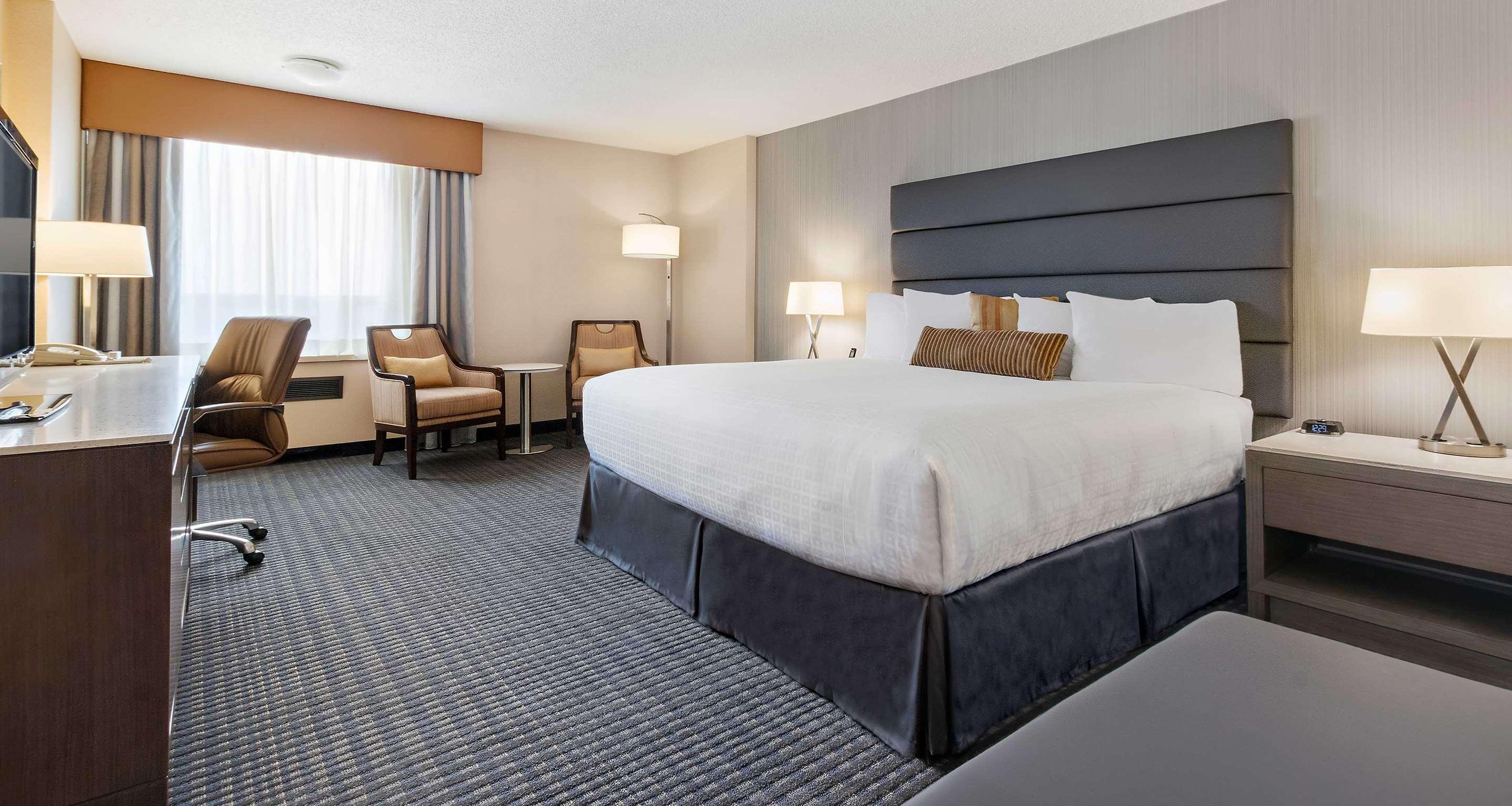 Best Western Premier Calgary Plaza Hotel & Conference Centre Bagian luar foto
