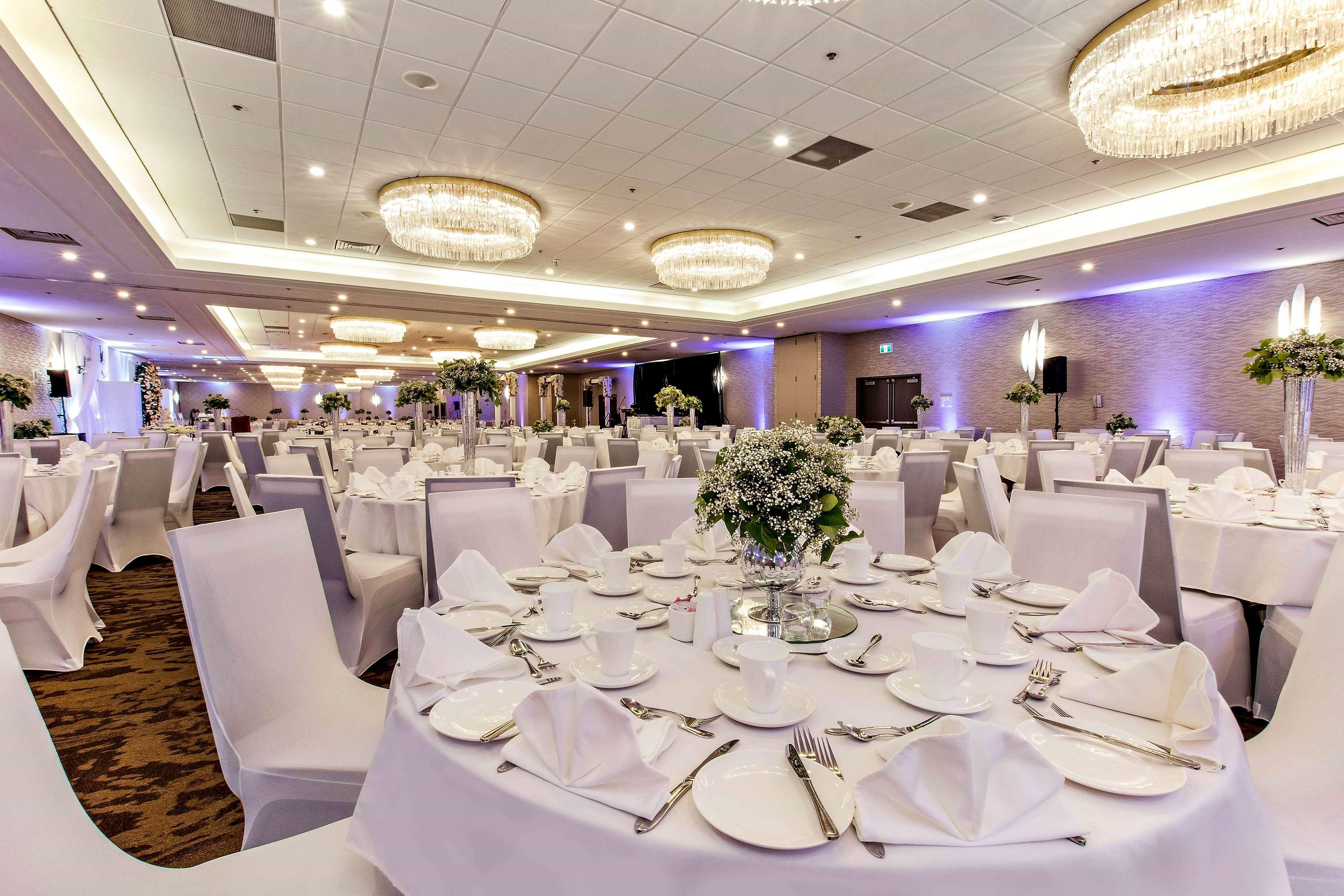 Best Western Premier Calgary Plaza Hotel & Conference Centre Bagian luar foto