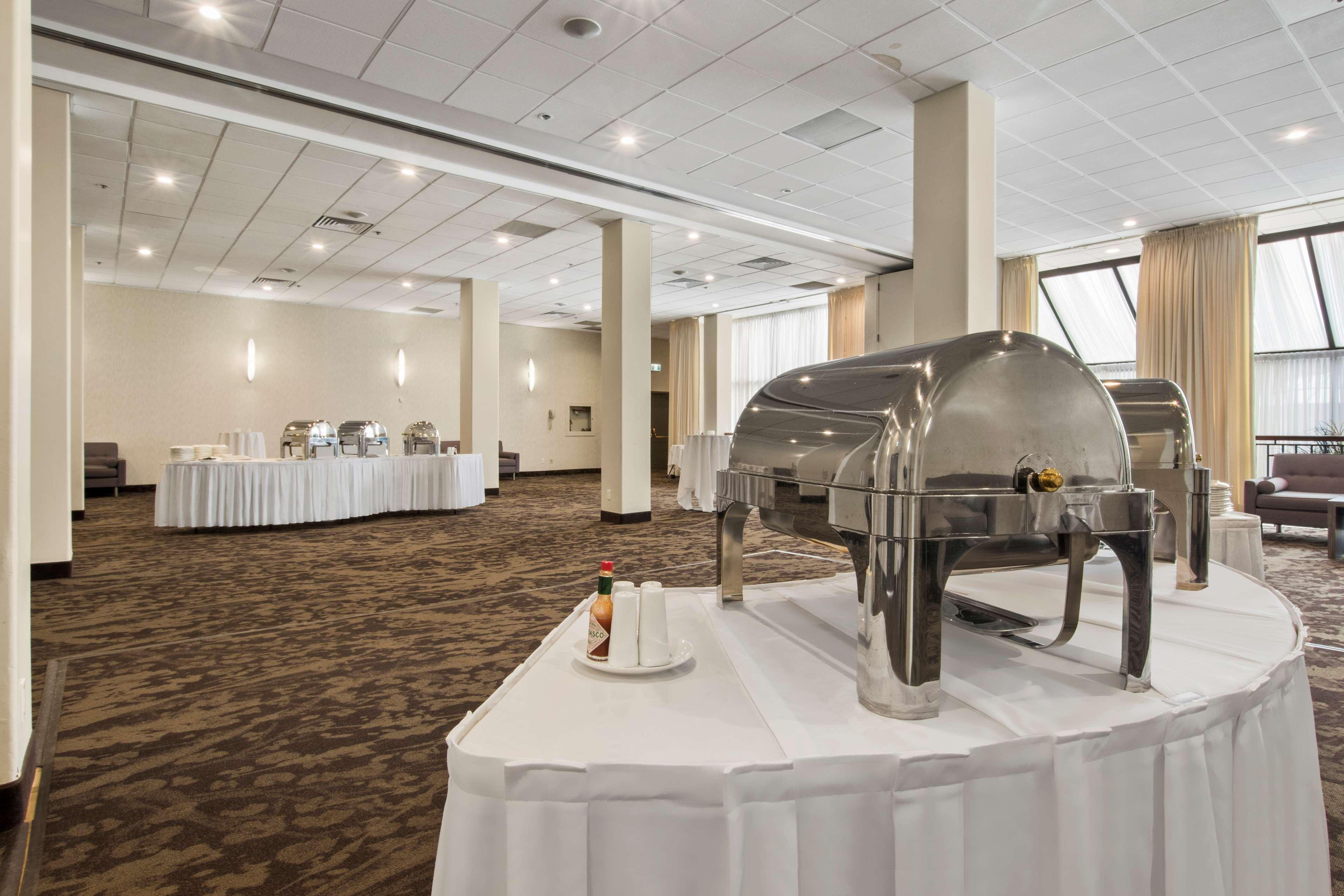 Best Western Premier Calgary Plaza Hotel & Conference Centre Bagian luar foto