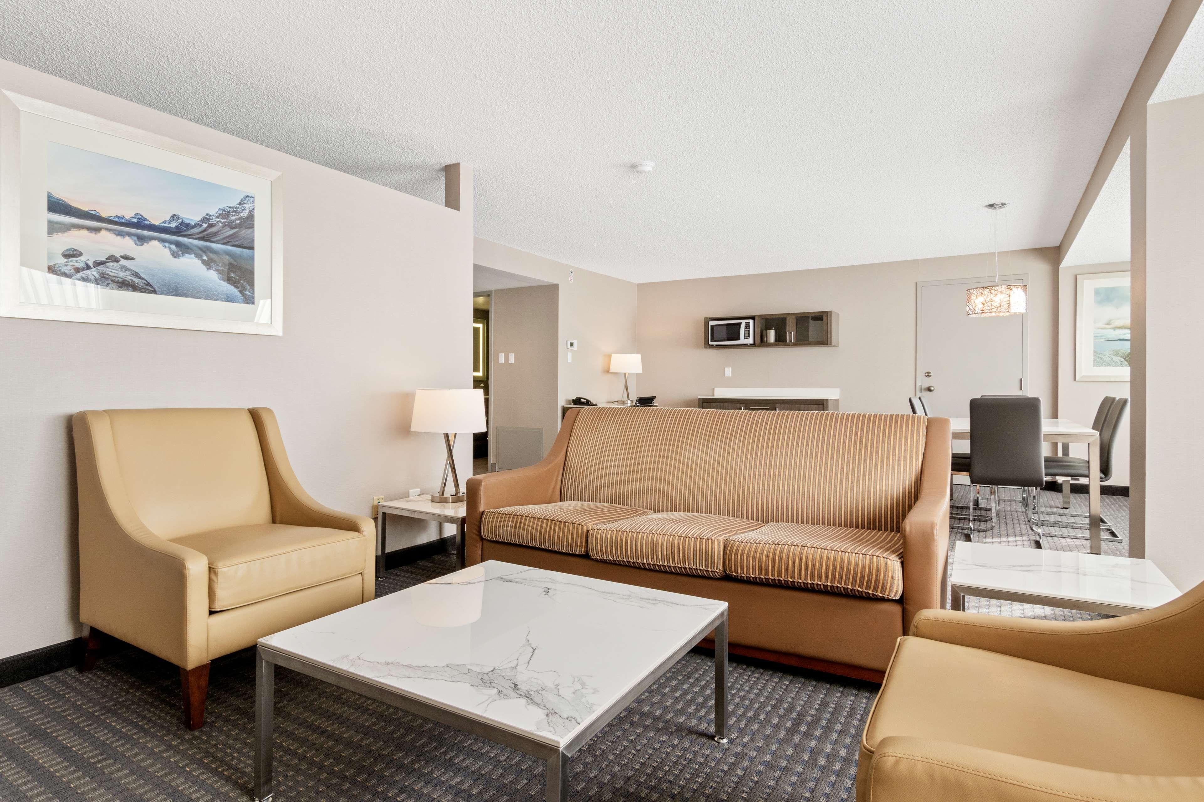 Best Western Premier Calgary Plaza Hotel & Conference Centre Bagian luar foto