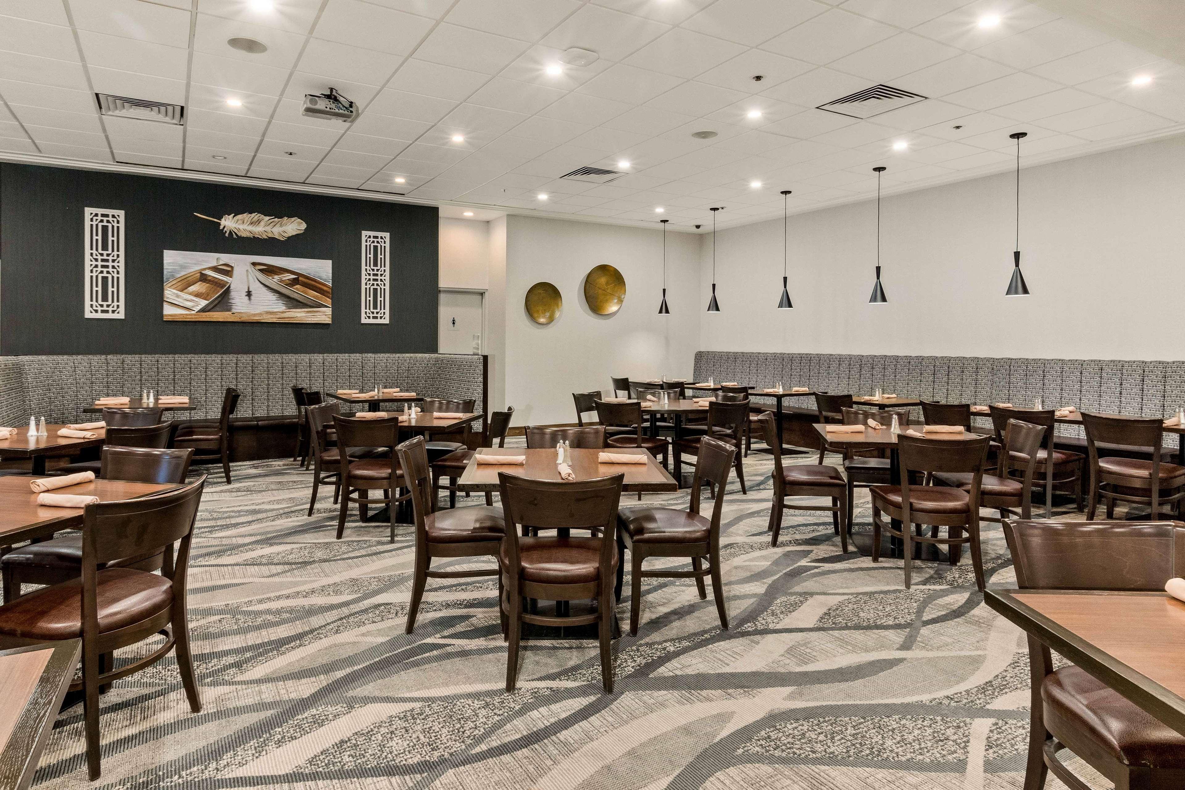 Best Western Premier Calgary Plaza Hotel & Conference Centre Bagian luar foto