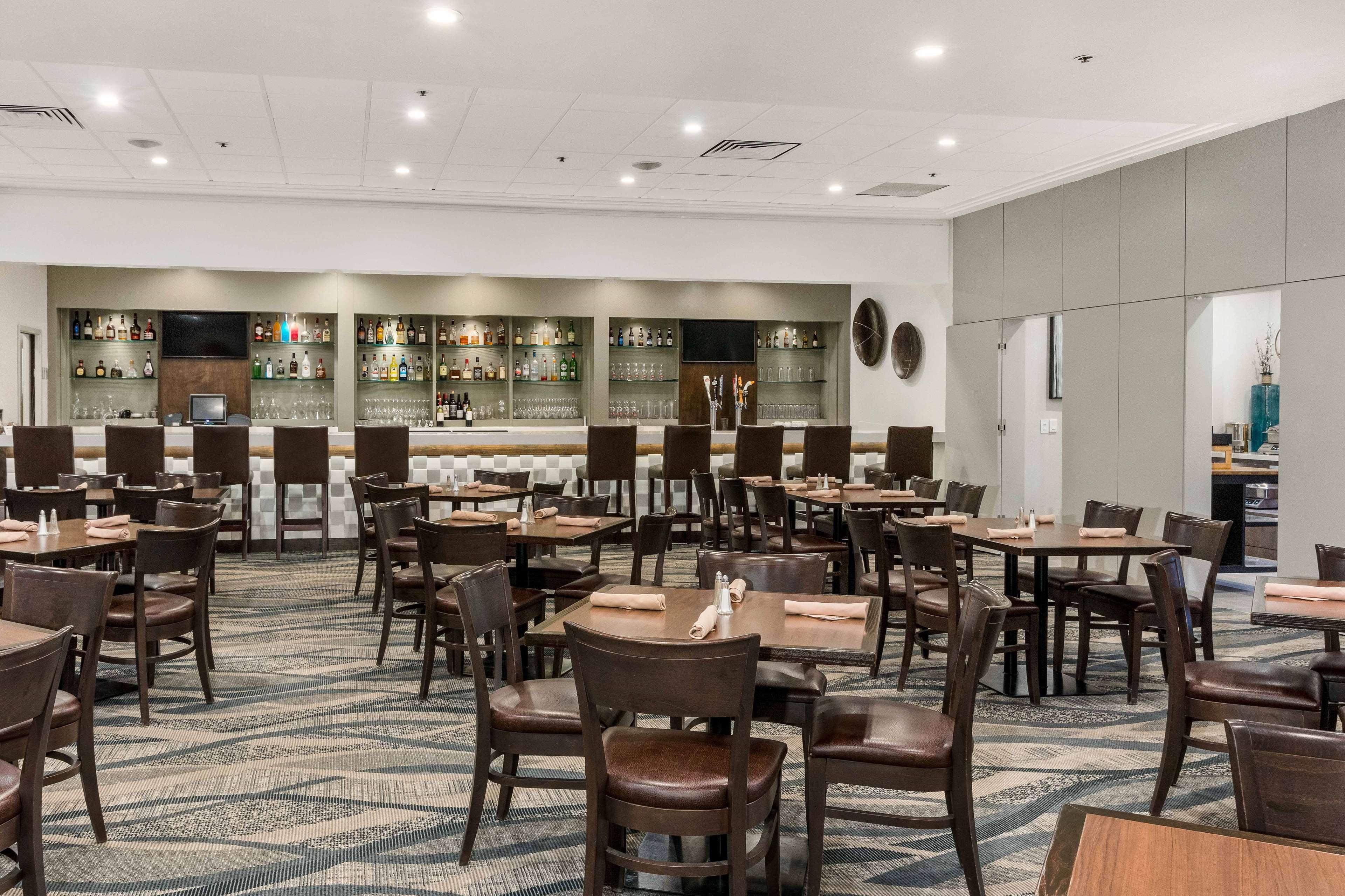 Best Western Premier Calgary Plaza Hotel & Conference Centre Bagian luar foto