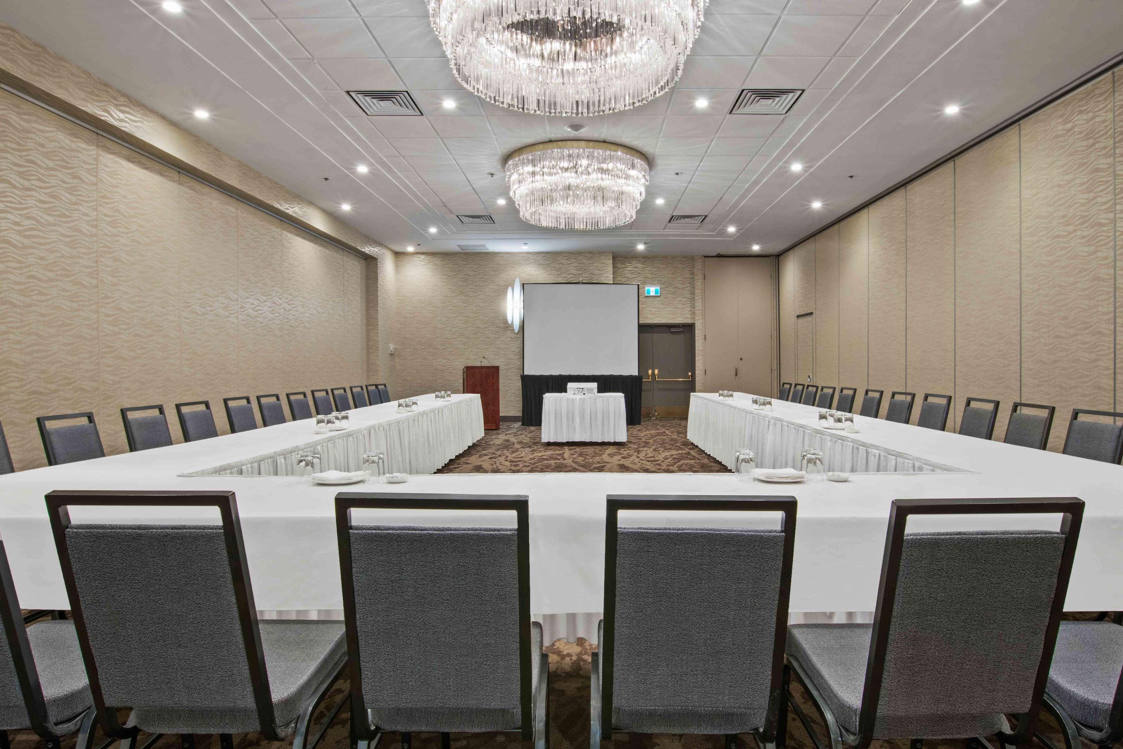 Best Western Premier Calgary Plaza Hotel & Conference Centre Bagian luar foto