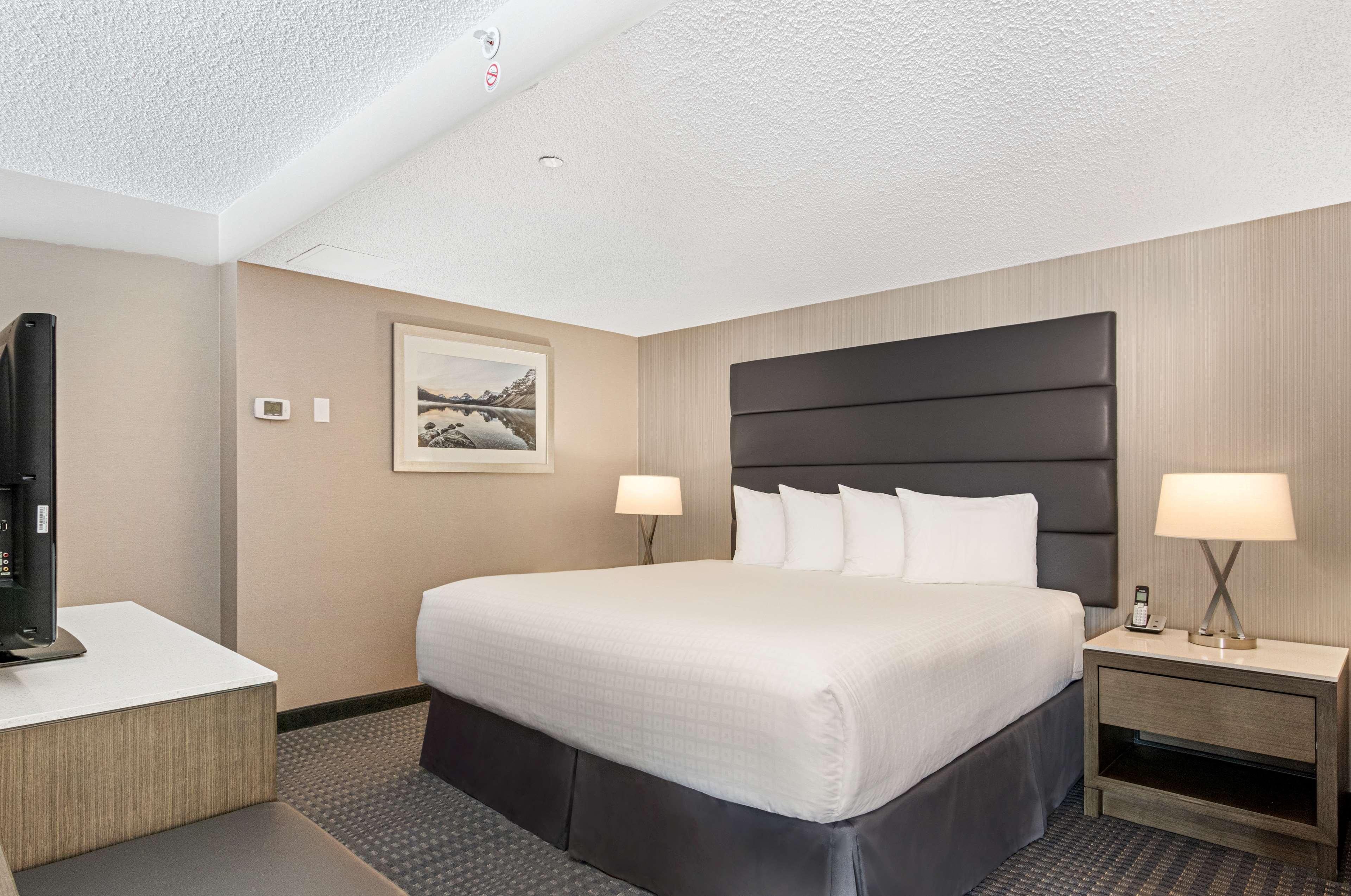 Best Western Premier Calgary Plaza Hotel & Conference Centre Bagian luar foto