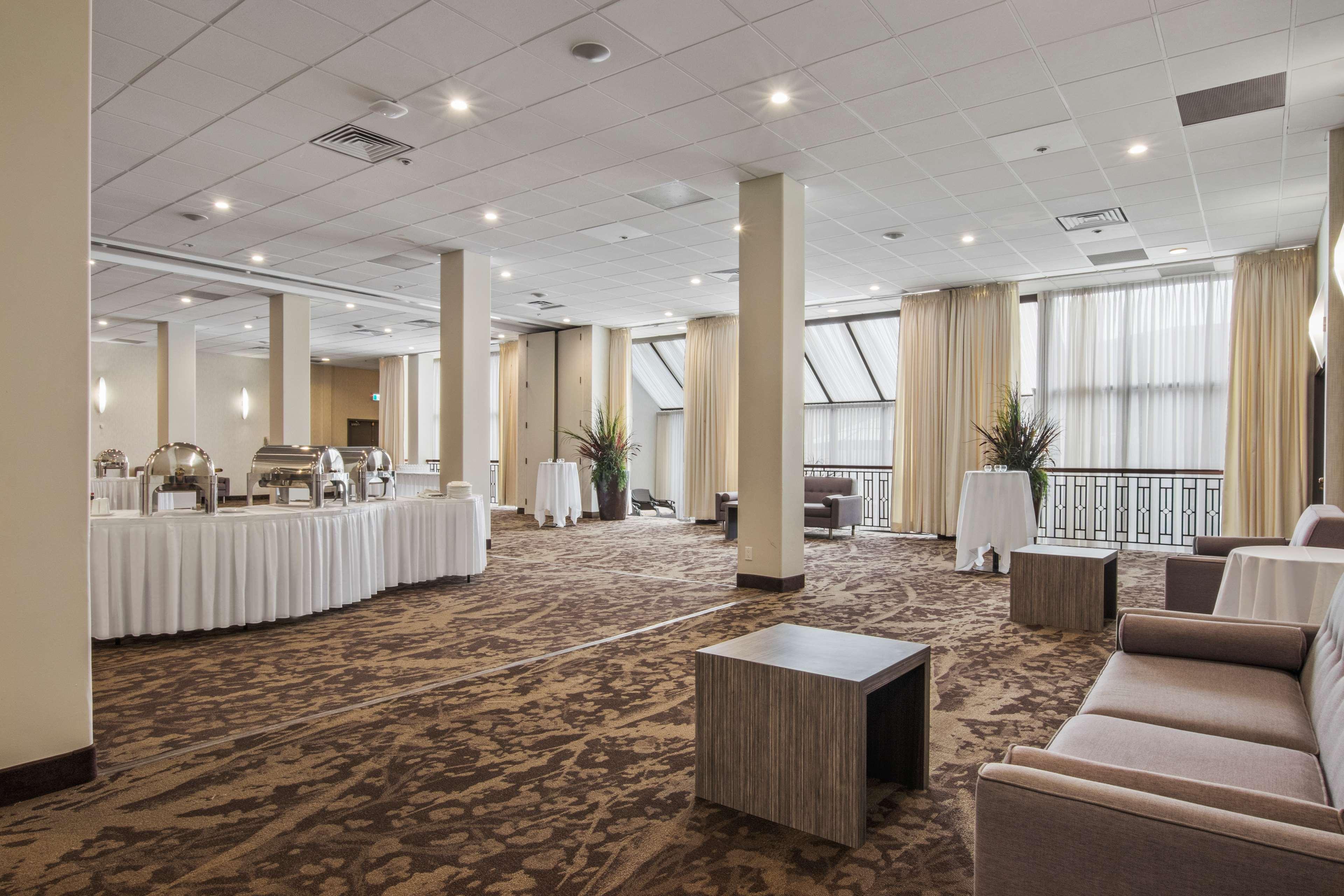 Best Western Premier Calgary Plaza Hotel & Conference Centre Bagian luar foto