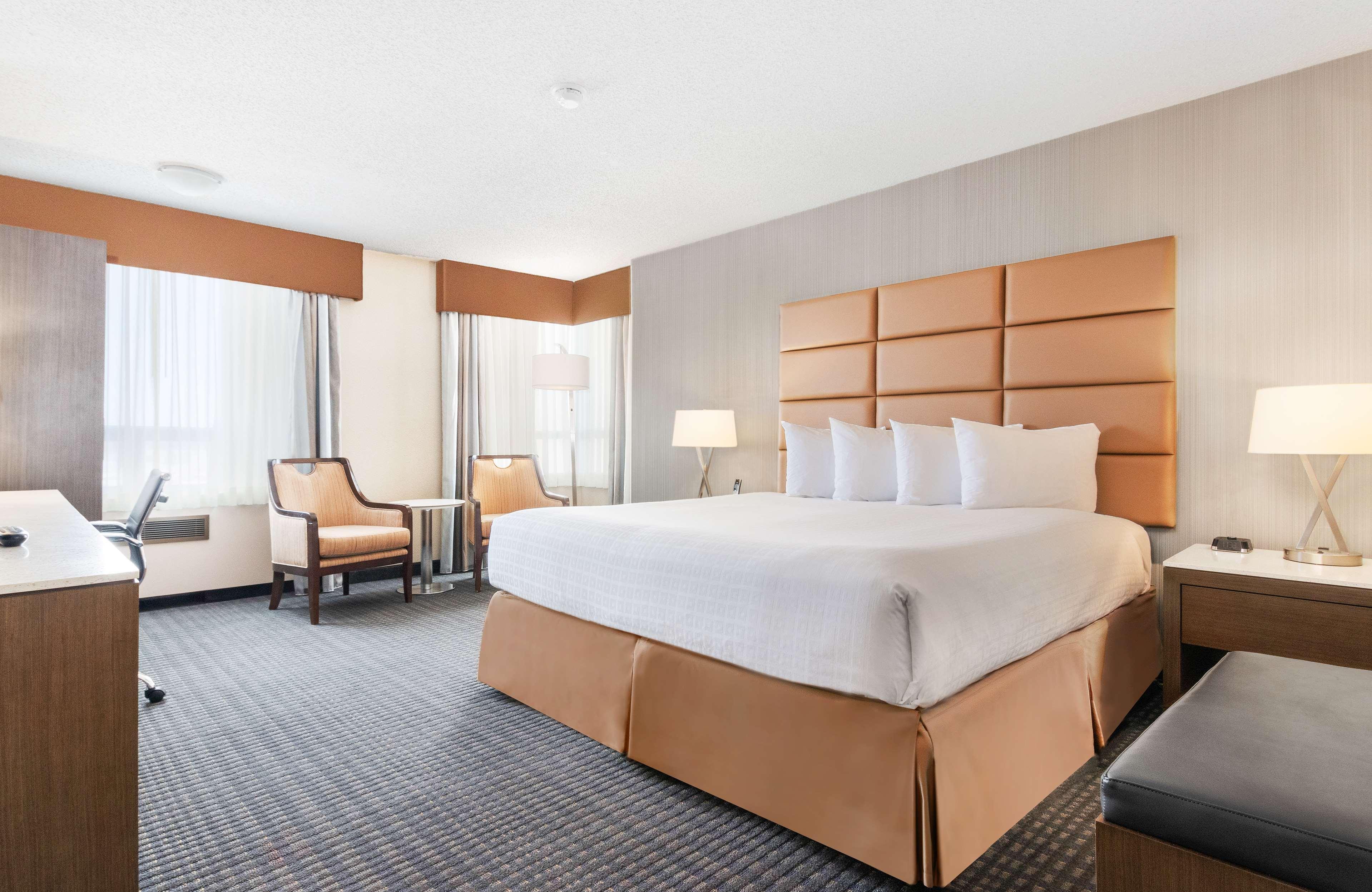 Best Western Premier Calgary Plaza Hotel & Conference Centre Bagian luar foto