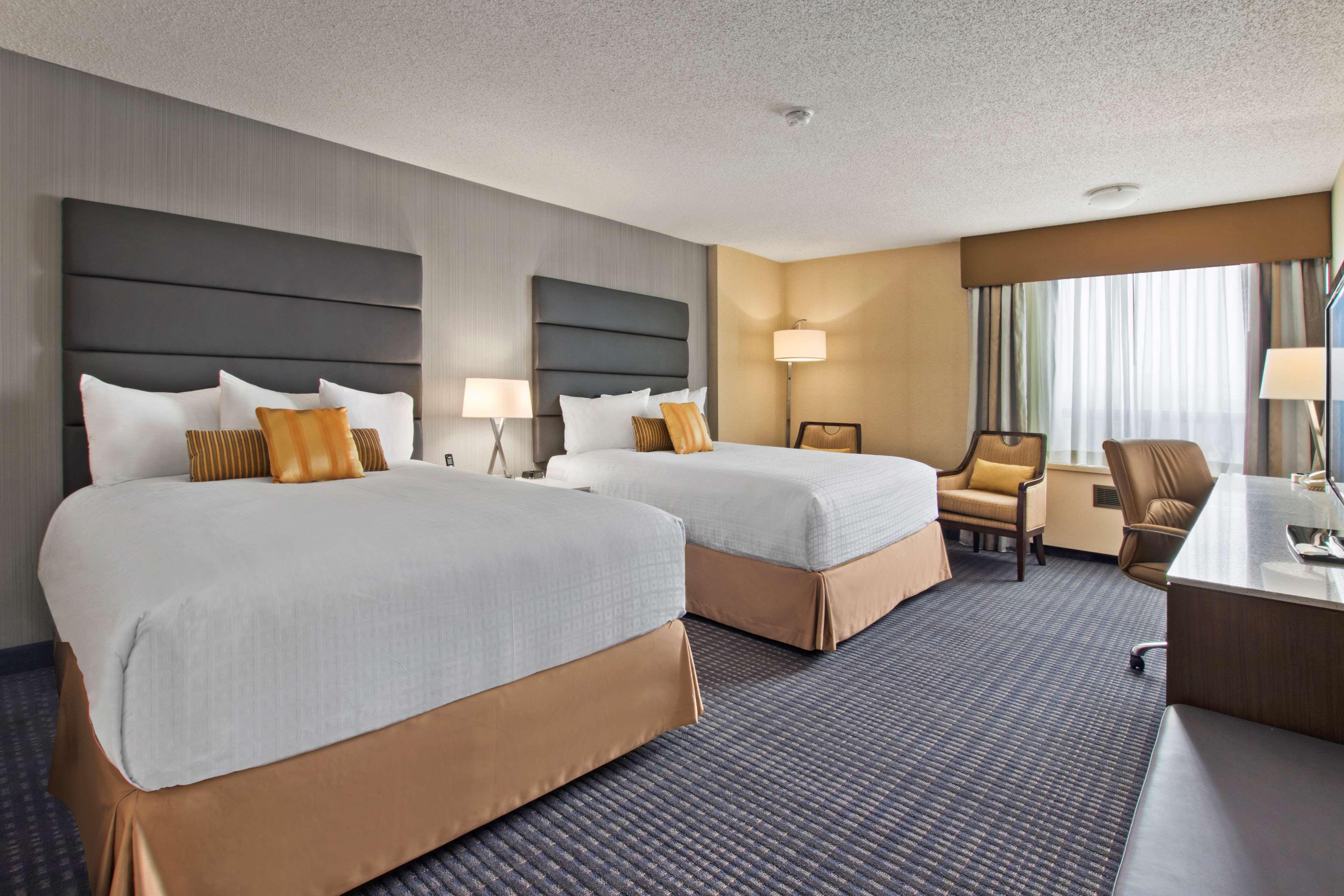 Best Western Premier Calgary Plaza Hotel & Conference Centre Bagian luar foto