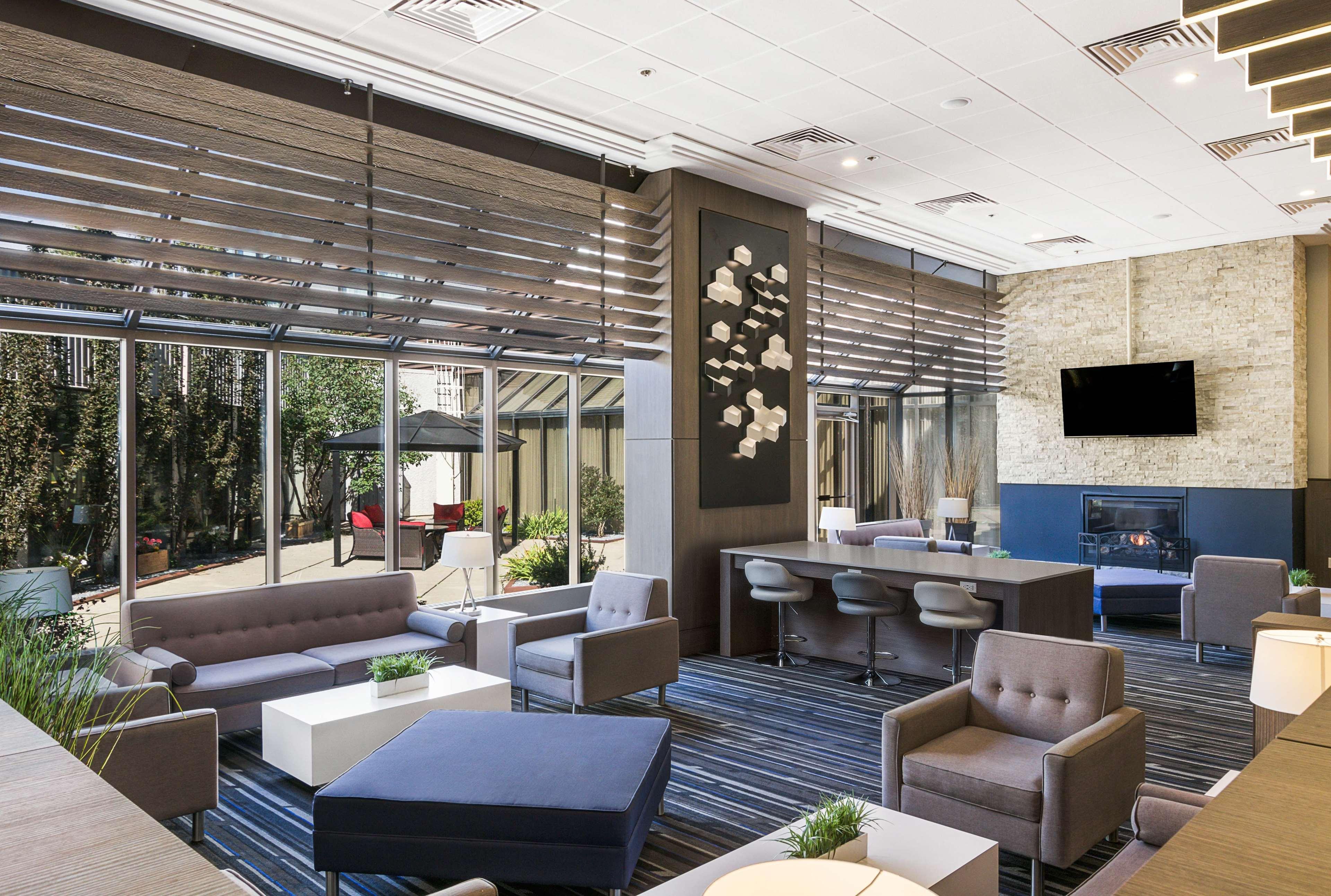Best Western Premier Calgary Plaza Hotel & Conference Centre Bagian luar foto