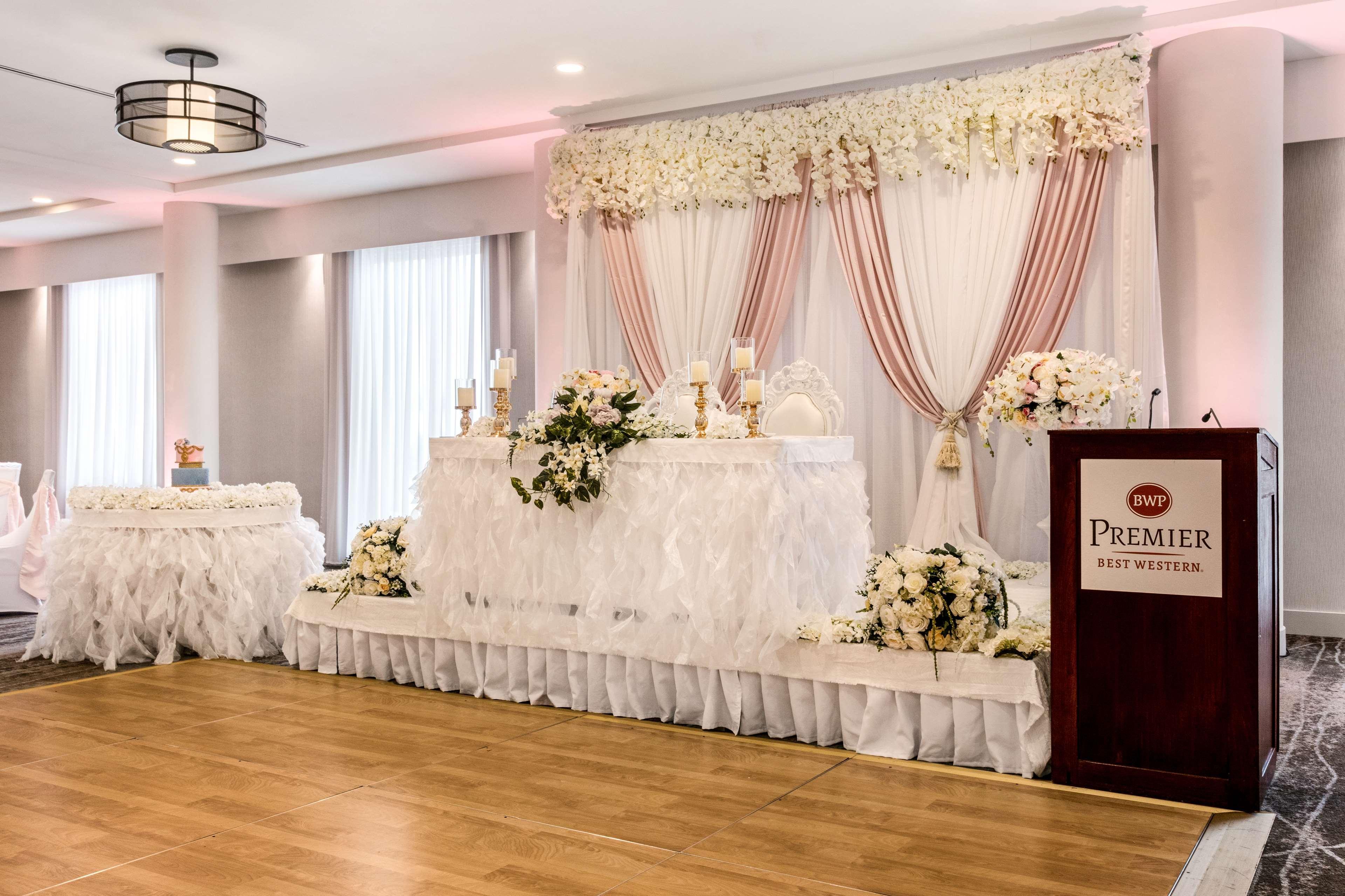 Best Western Premier Calgary Plaza Hotel & Conference Centre Bagian luar foto