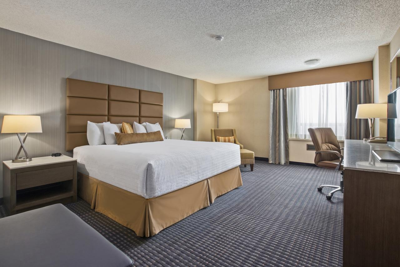 Best Western Premier Calgary Plaza Hotel & Conference Centre Bagian luar foto