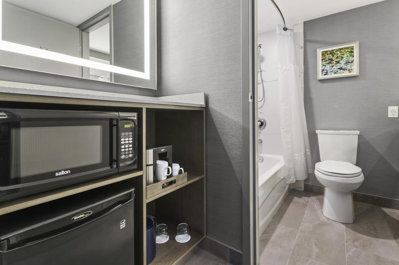 Best Western Premier Calgary Plaza Hotel & Conference Centre Bagian luar foto